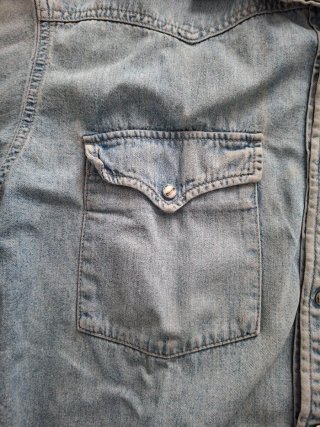 Camisa Vaquera Levi's Talla M. Pero hace una L.