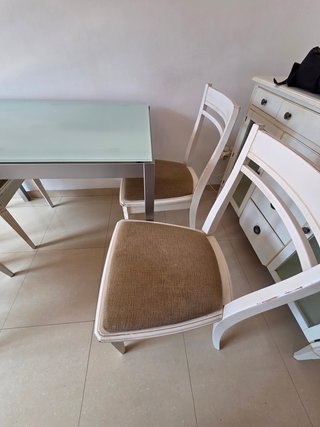 Mesa de cristal y 4 sillas