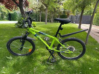 Bicicletas Rockrider solo la amarilla disponible.