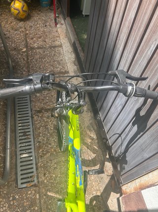 Bicicletas Rockrider solo la amarilla disponible.
