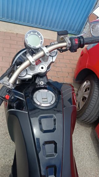 Mondial Hps 300 Negra año 2021