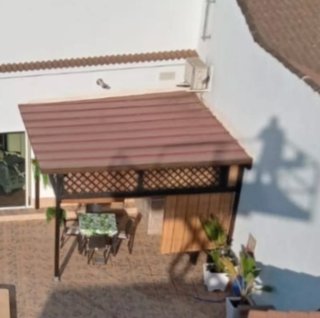 Pérgola de madera y chapas Sandwich