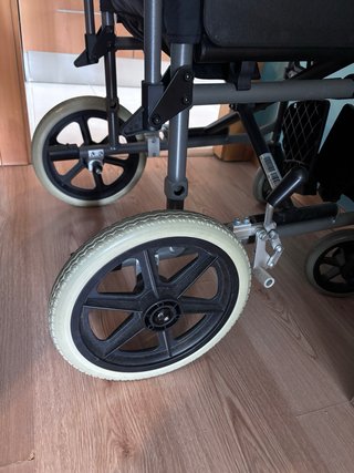 Silla de ruedas plegable