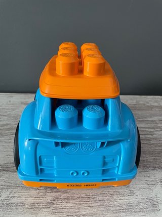 Coche Mega Bloks Azul con Figura
