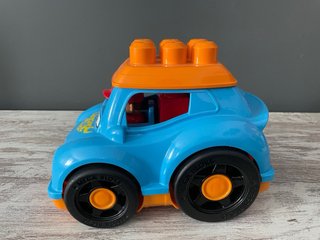 Coche Mega Bloks Azul con Figura