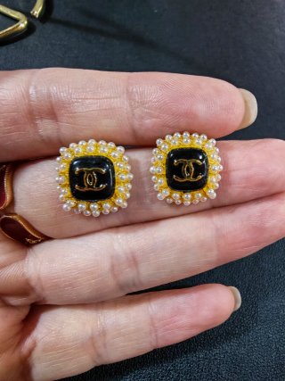 Pendientes Chanel Perlas Negro Dorado