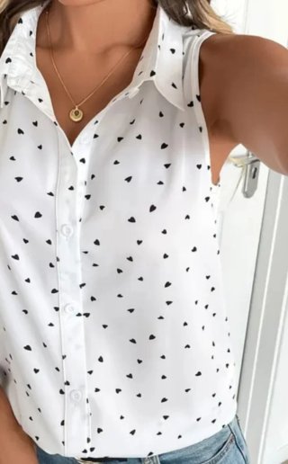 Camisa blanca con corazones negros Talla XL nueva