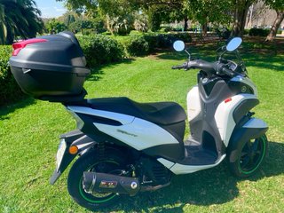 Yamaha Tricity 125 - Baúl y Escape Deportivo