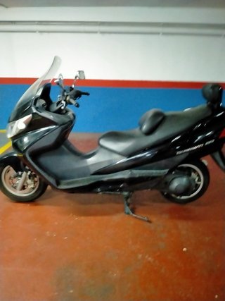 Suzuki Burgman 250 Negra