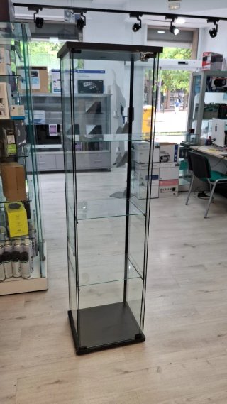 Vitrina de cristal con cerradura
