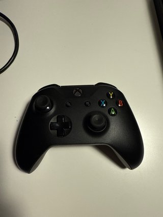 Xbox One X 1TB + Mando Negro