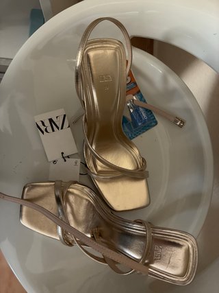 Zapatos Zara Tacon Dorado Talla 38