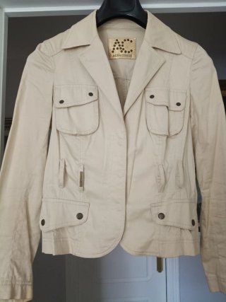 Chaqueta corta beige Alba Conde