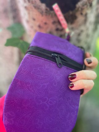 Bolso étnico para móvil dorado y morado