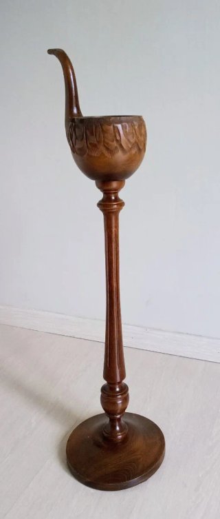 Grande posacenere in legno intagliato