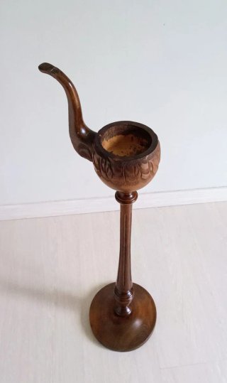 Grande posacenere in legno intagliato