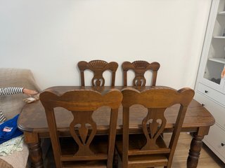 Mesa de comedor de madera
