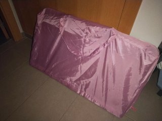 Minicuna rosa con colchón y 2 juegos de sábanas
