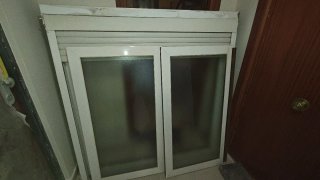 Ventana aluminio 1,58x1,58 con persiana