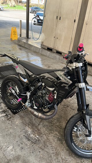 Sherco 49cc Supermotard Negra y Rosa
