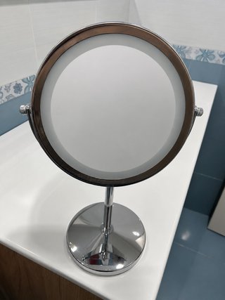 Specchio da trucco con luce LED e ingrandimento