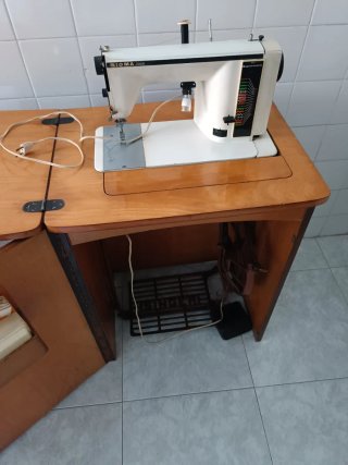 Máquina de coser Sigma 2000 con mueble