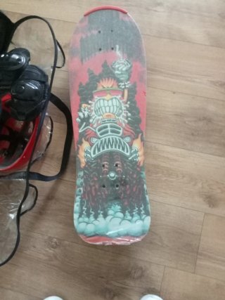 Monopatín y Casco Rojo Nuevo