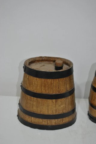 Antiche bottiglie da viaggio in legno