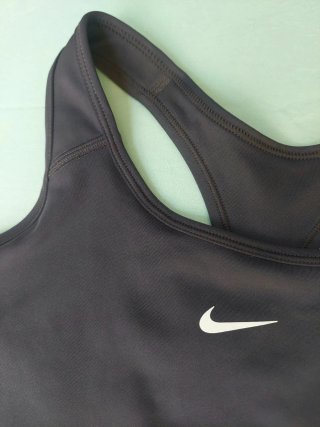 Top sportivo Nike nuovo