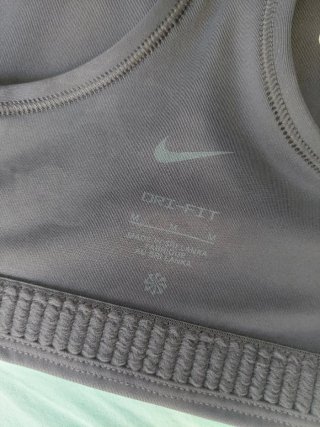 Top sportivo Nike nuovo