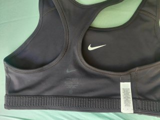 Top sportivo Nike nuovo