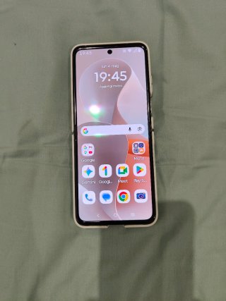 Motorola Razr 60 5G  como nuevo con factura.