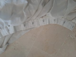 Cortinas 4 patas  blanco roto × 20€.Solo hoy.