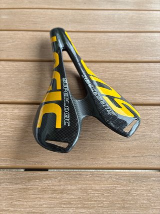 Sillín Carbono Superlogic Amarillo
