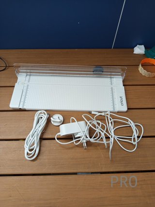 Cricut Explore® 5 Essential Bundle + Contenido digital