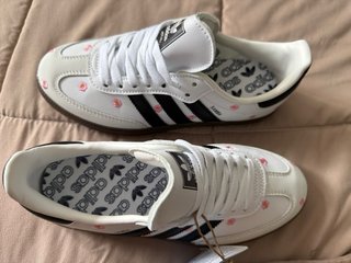 Adidas Samba Blancas con Flores Rosas