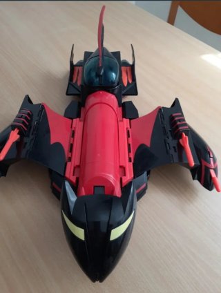 Coche de Batman Negro y Rojo
