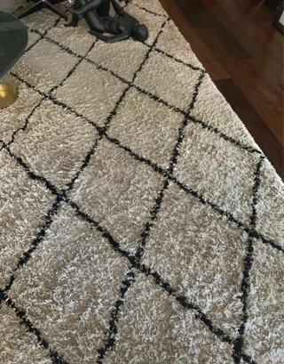 Alfombra grande, color blanco roto y negra, 20 m2