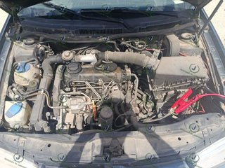 SOLO DESPIECE  VW  GOLF IV (1J1) 1900 TDI --  81 K