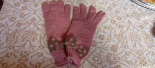 Guantes y bufanda reversible.