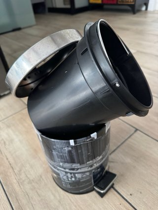 Cubo de basura pequeño con tapa