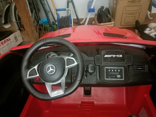 Coche eléctrico infantil Mercedes rojo