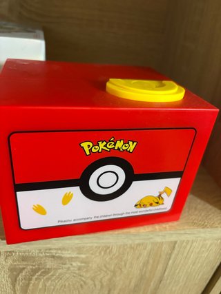 Hucha Pokemon Roja con Pikachu