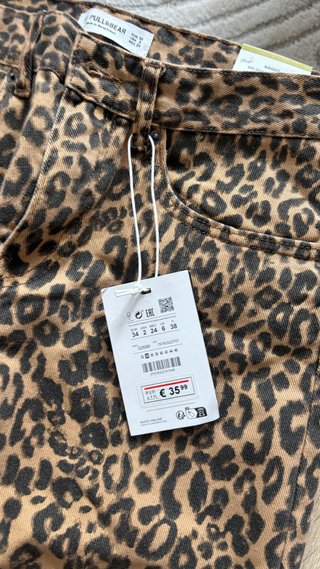 Pantalón estampado leopardo Pull&Bear Talla 34
