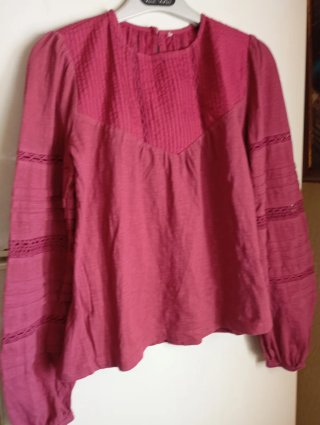 Blusa rosa manga larga con encaje