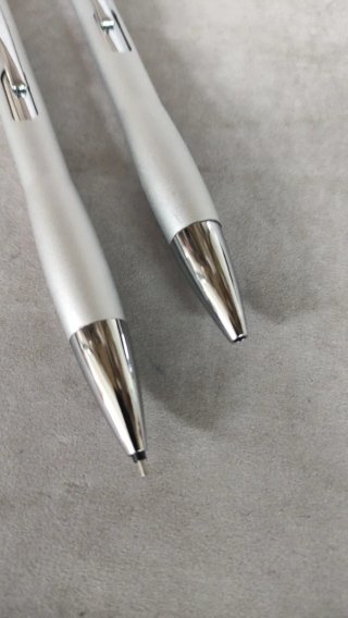 Set Bolígrafo y portaminas en  Estuche Metálico