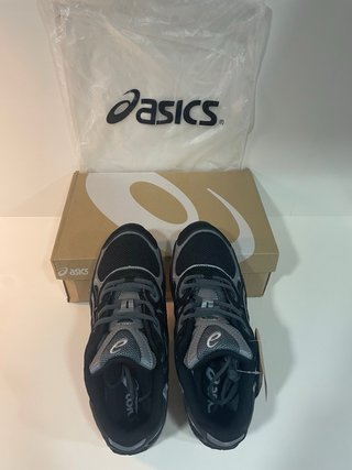 Zapatillas Asics Negras y Grises