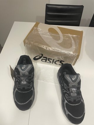 Zapatillas Asics Negras y Grises