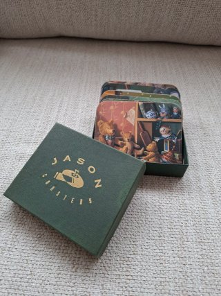 Bicchieri con sottobicchieri di orsetti in peluche
