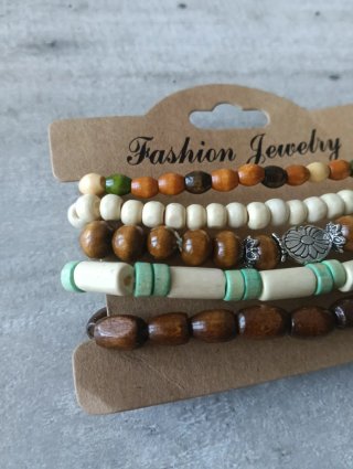 Bracciali in legno e perline